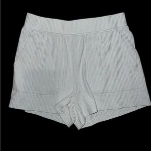 YOGALICIOUS|  HIGH WAISTED RELAXED FIT POCKETED SHORTS SMALL